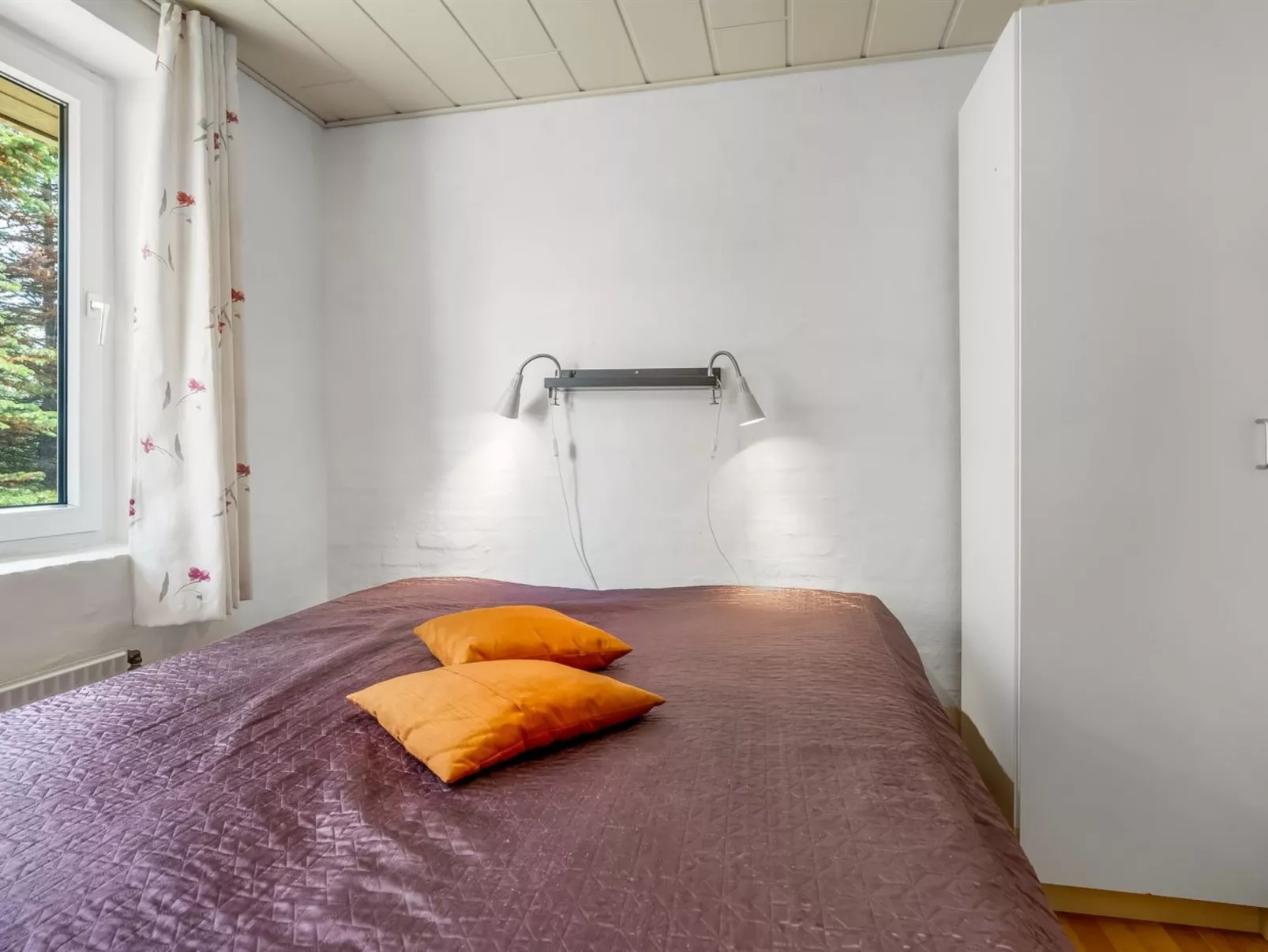 "Ebon" -  from the sea-Drinnen