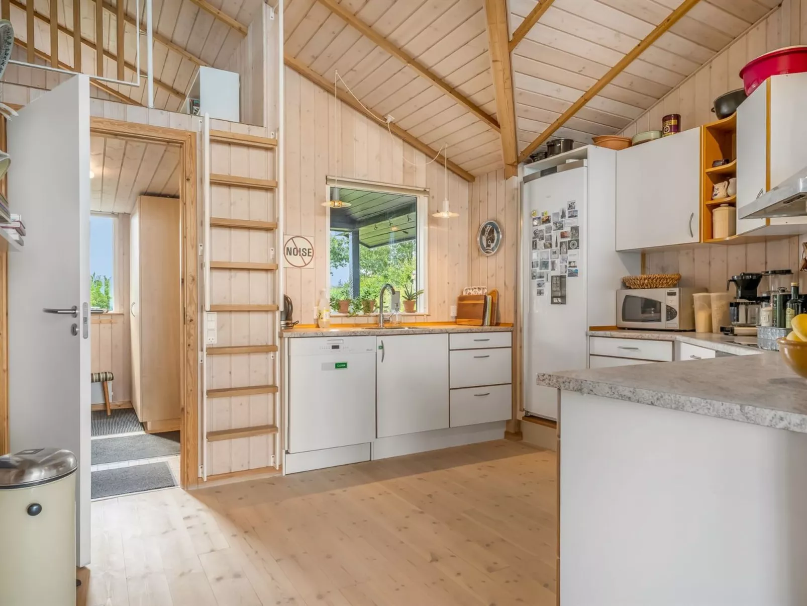 "Diderik" - 20m to the fjord-Inside