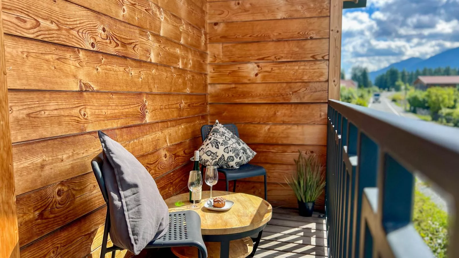 Rattendorf 1A-Terrasse / balcon