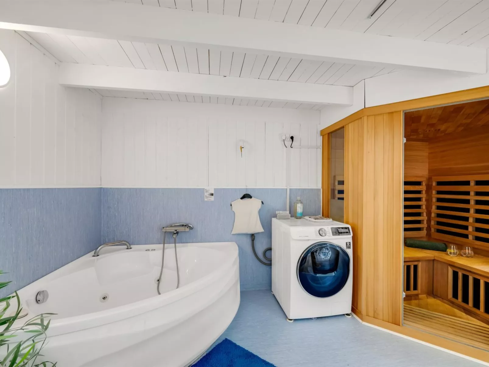 "Sami" - 600m to the fjord-Dedans