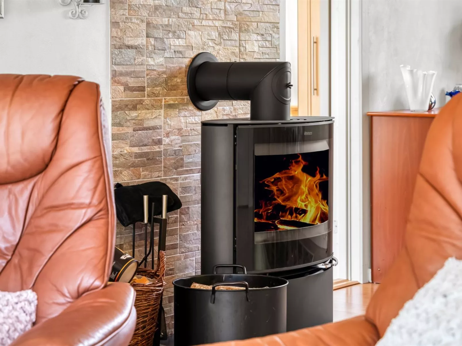 "Sallie" - 500m to the fjord-Drinnen