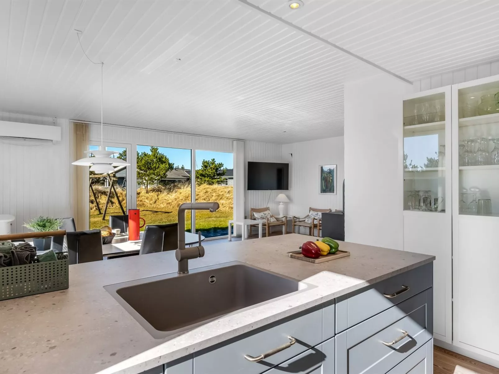 "Sinikka" - 900m from the sea-Drinnen