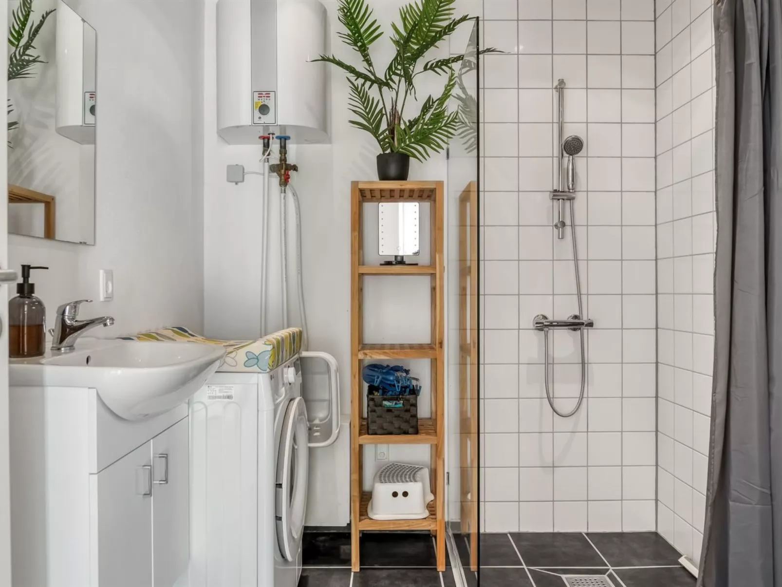 "Swarthofthi" - 340m to the fjord-Dedans