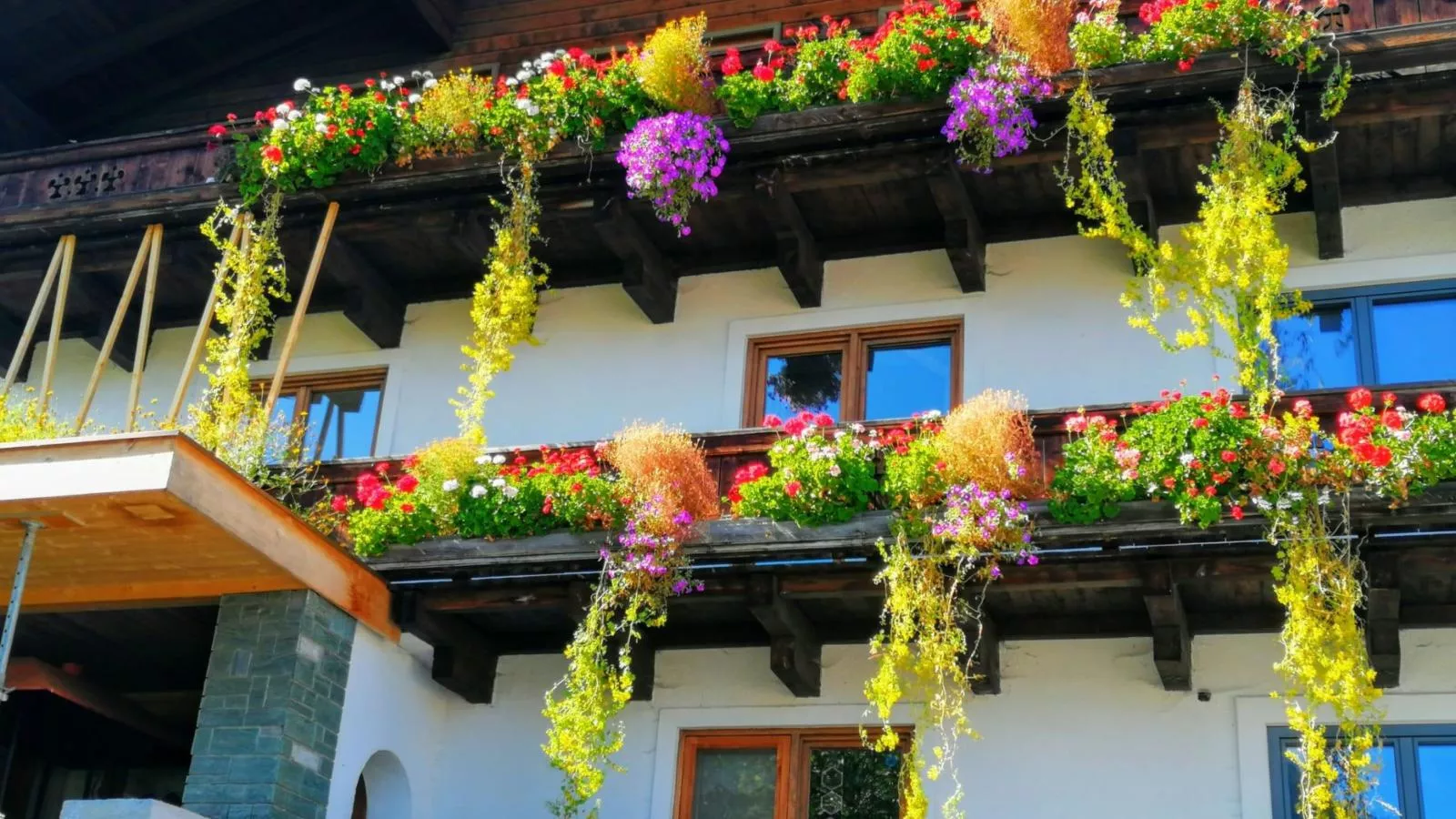 Kaiser-Exterior in summer