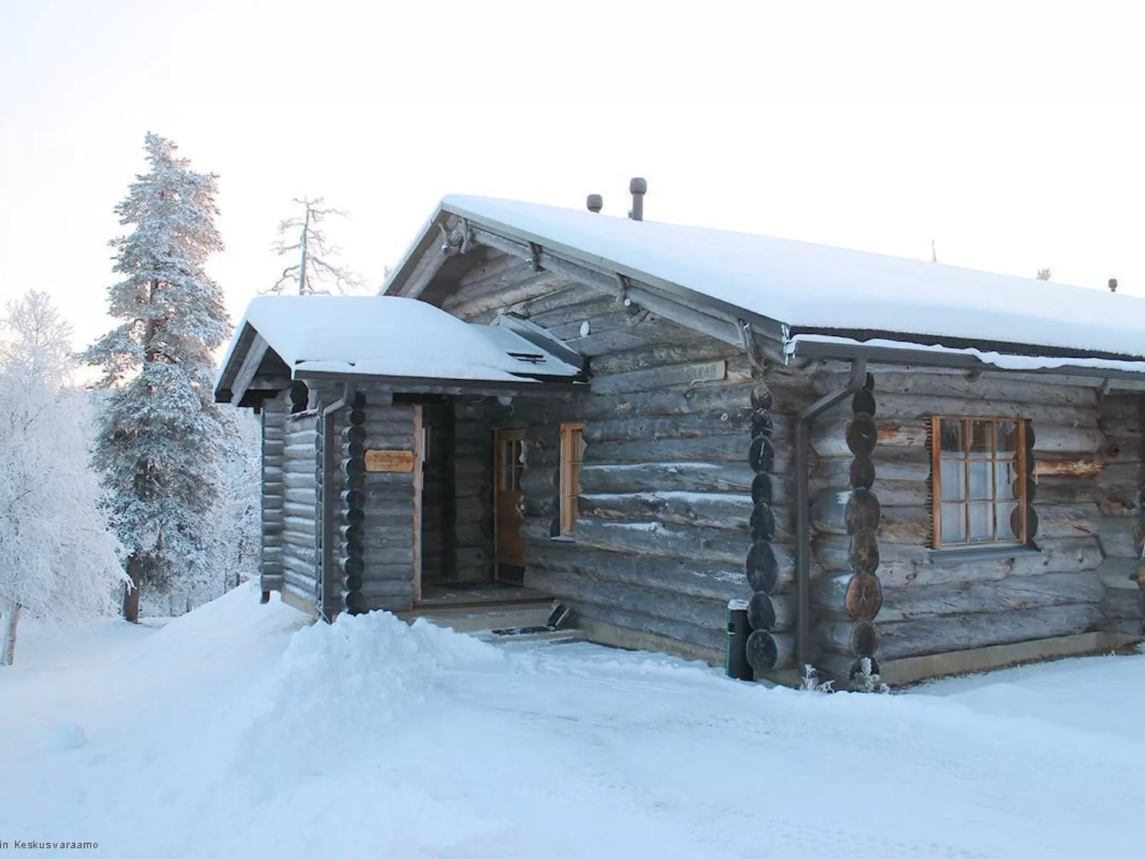 Sokosti - puilakka 1-Drinnen