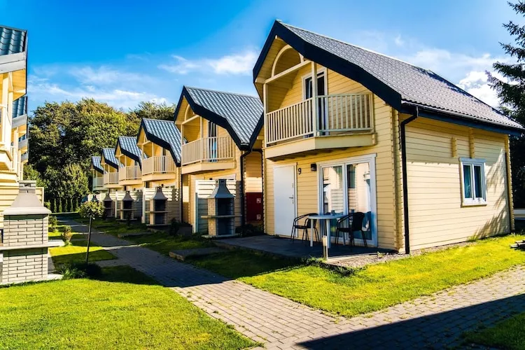 Domek piętrowy 6-osobowy Ustronie Morskie-Außenbereich Sommer