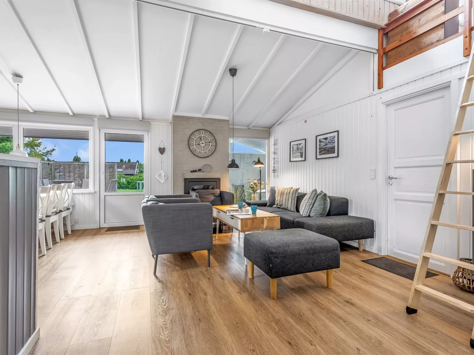 "Effy" - 600m from the sea-Drinnen