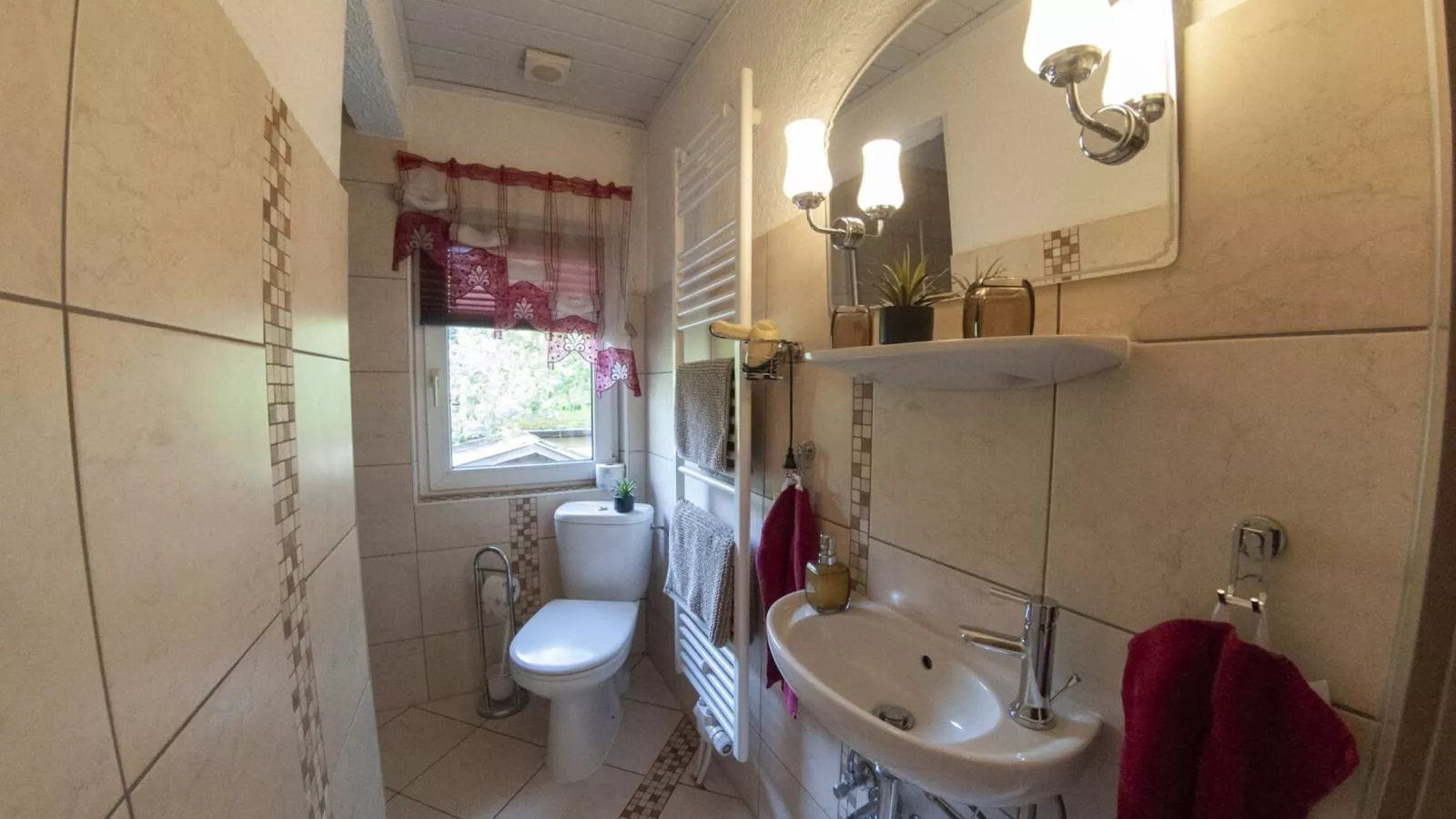 Das Haus am Wald-Badezimmer