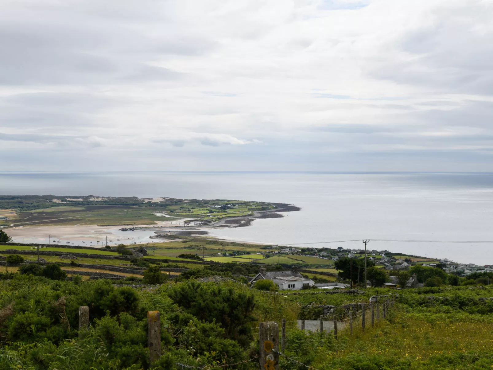 Golygfa o'r Castell - Castle Views-Dehors