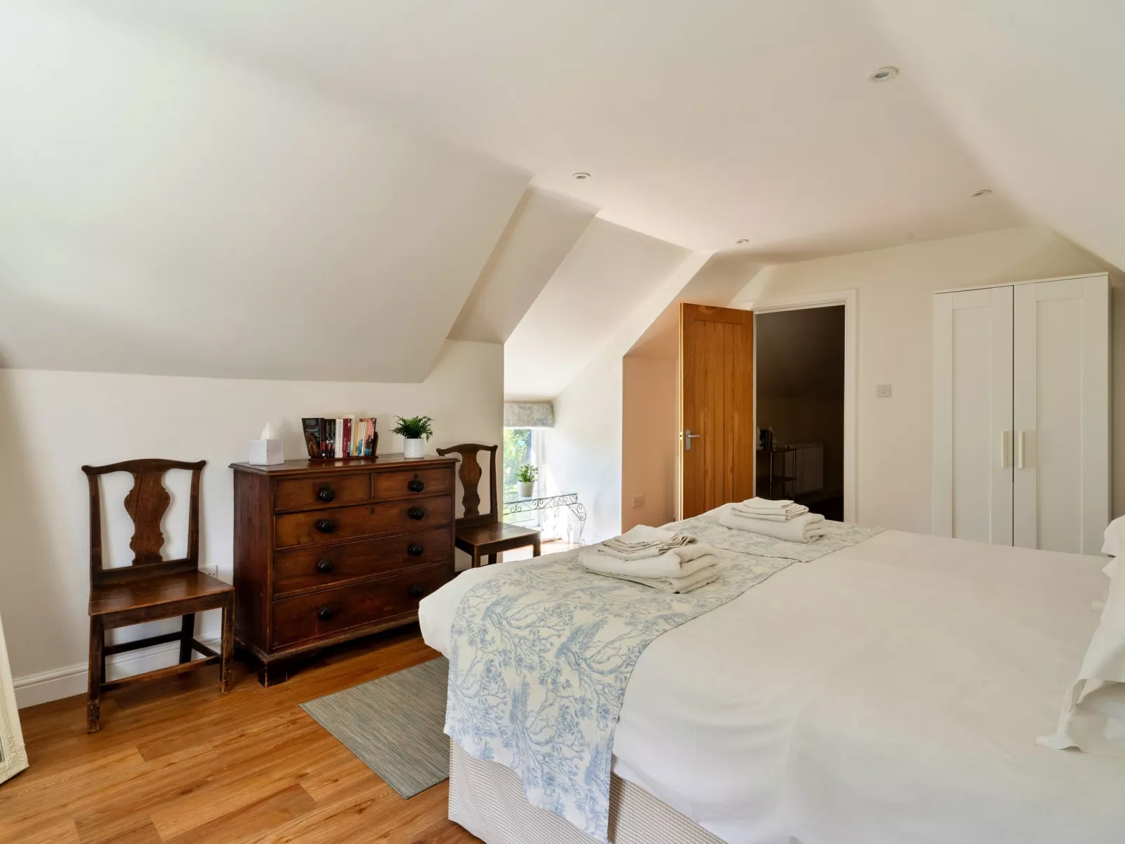 The Old Granary-Dedans