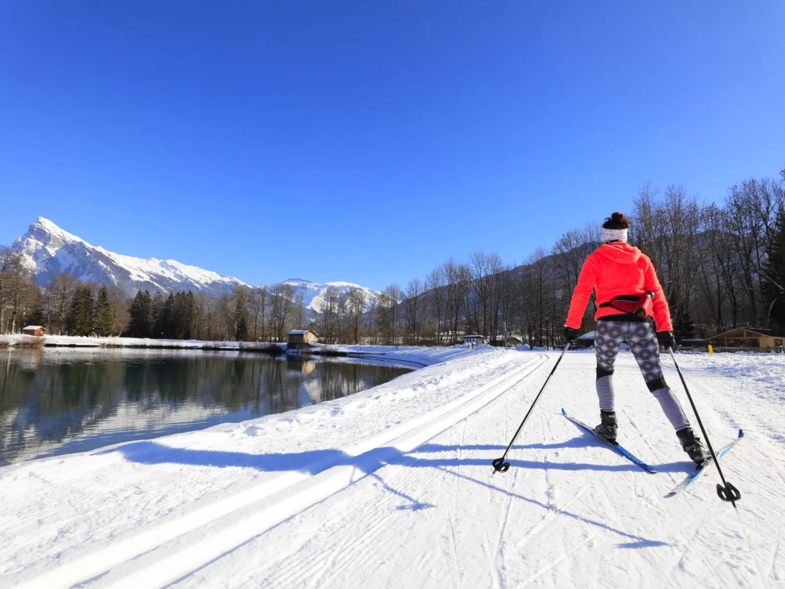 Les Eterlous-Outside