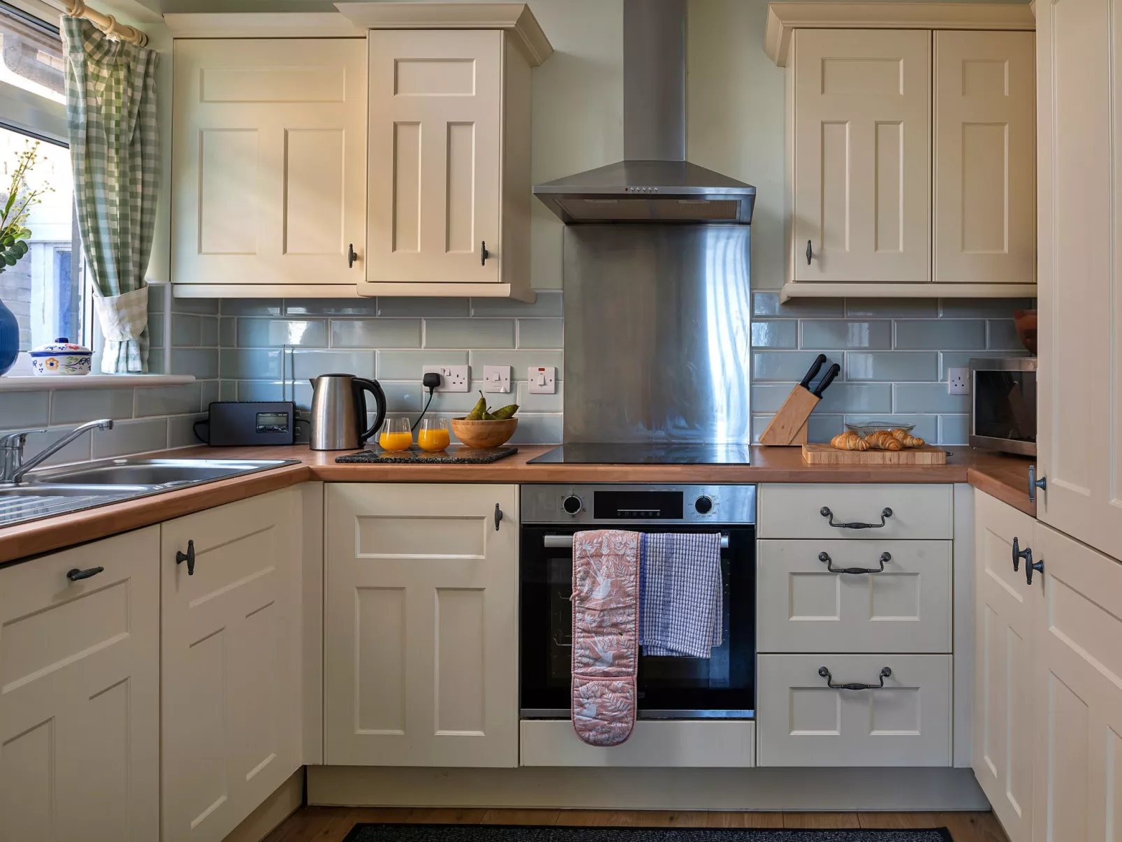 37 Bro Enddwyn-Dedans