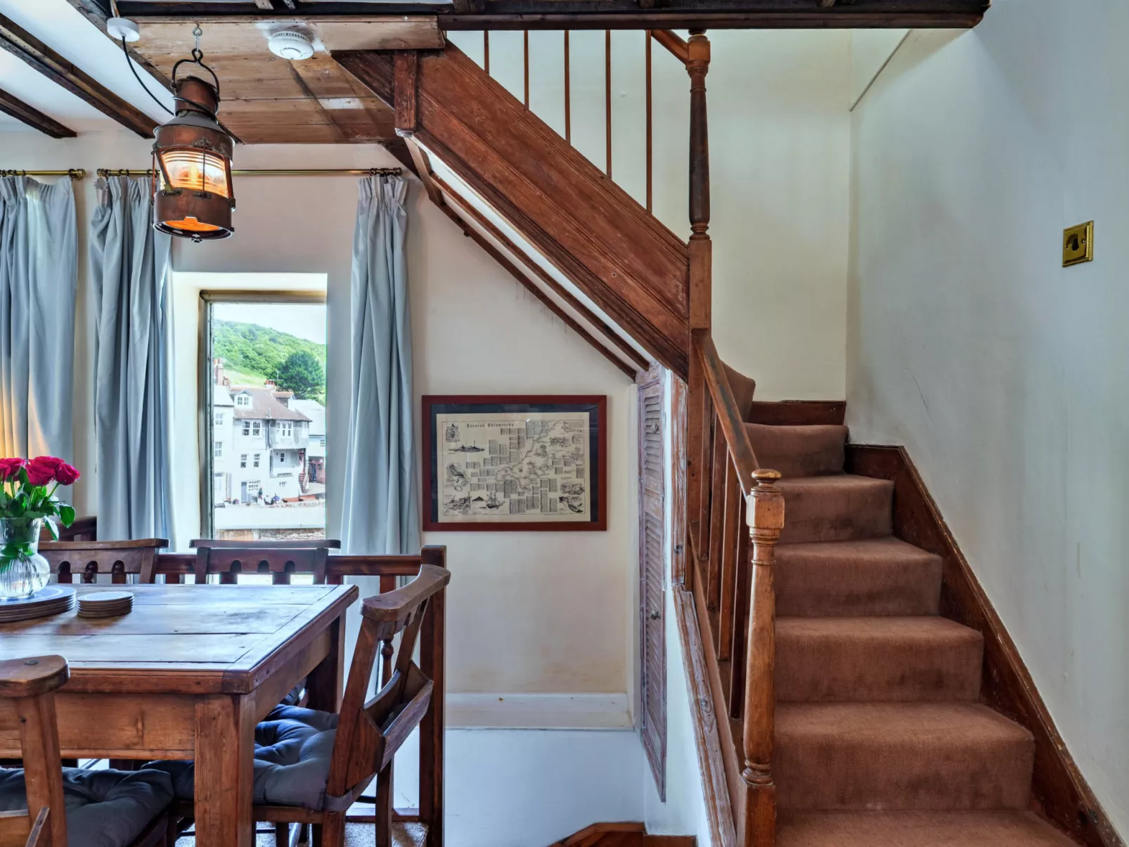 April Cottage-Dedans