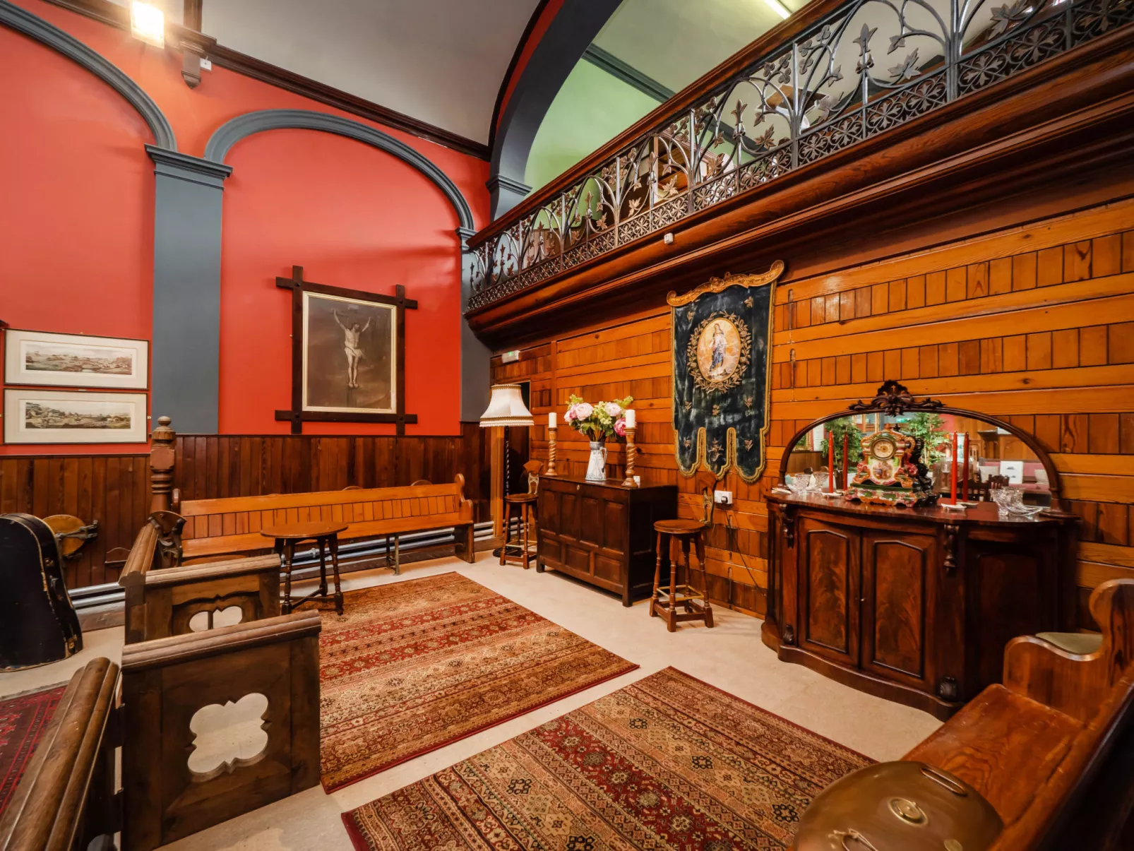 The Old Sunday School & Vestry-Dedans