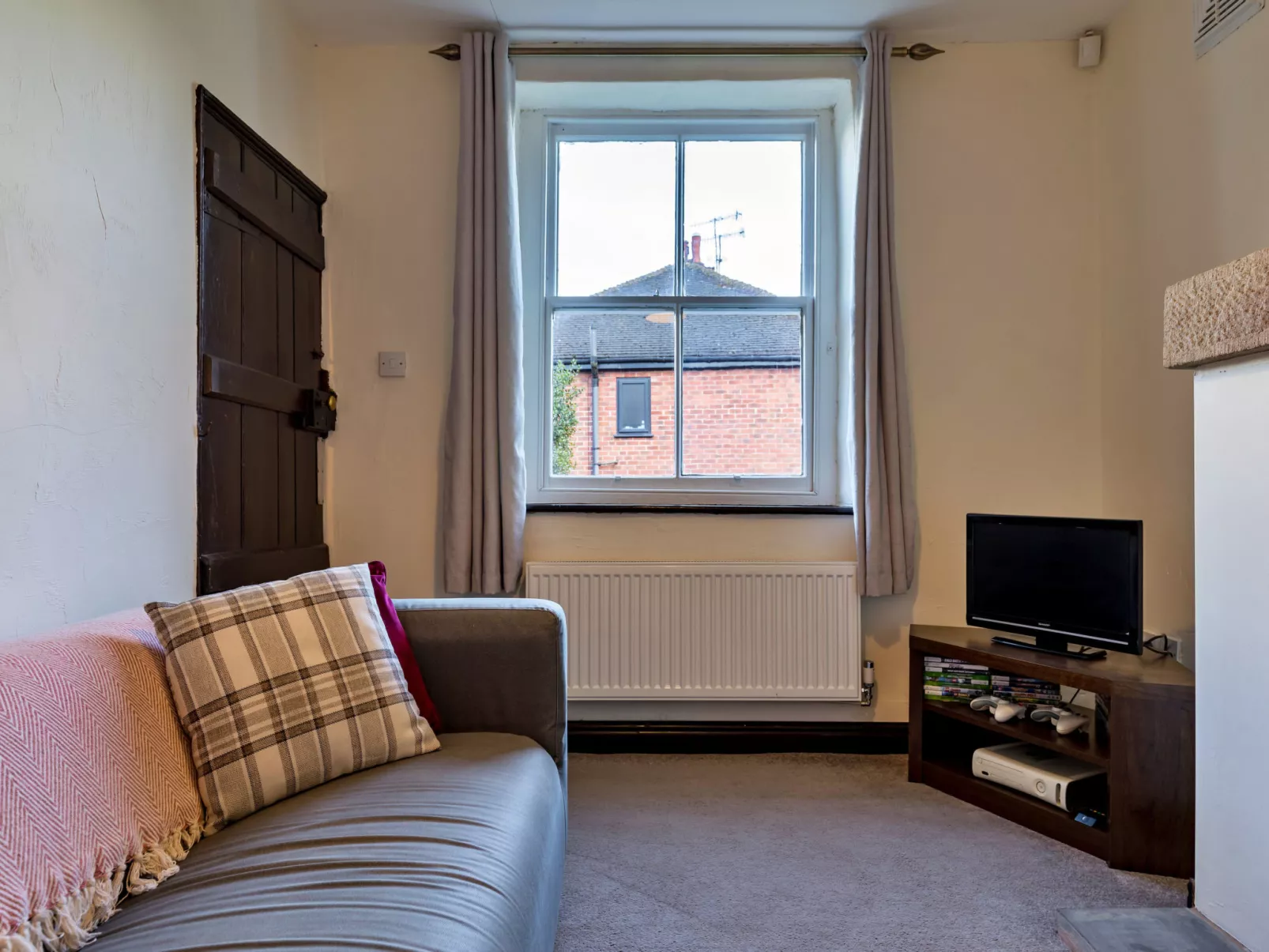 Spring Cottage-Dedans