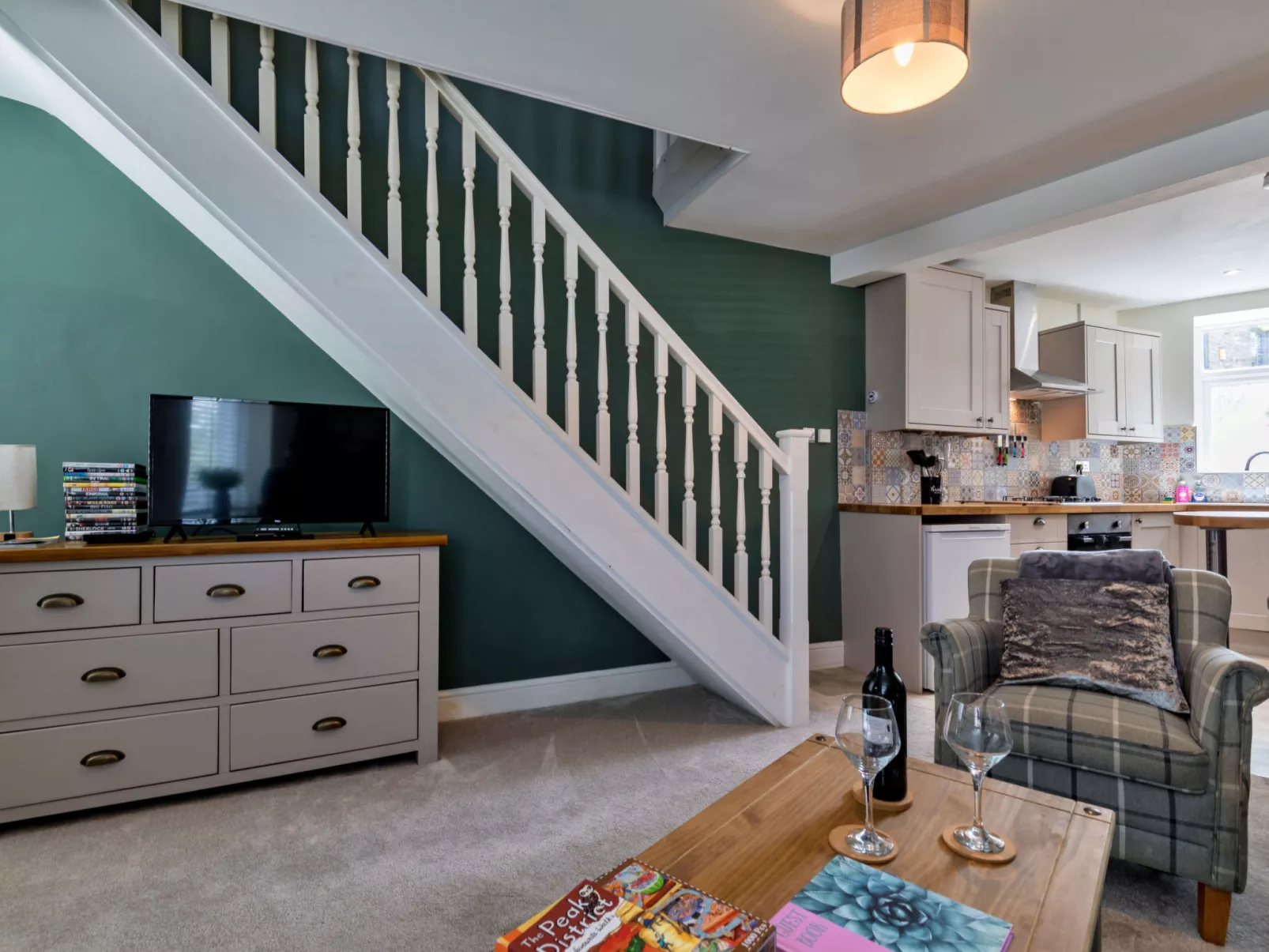 Suzy's Cottage-Inside