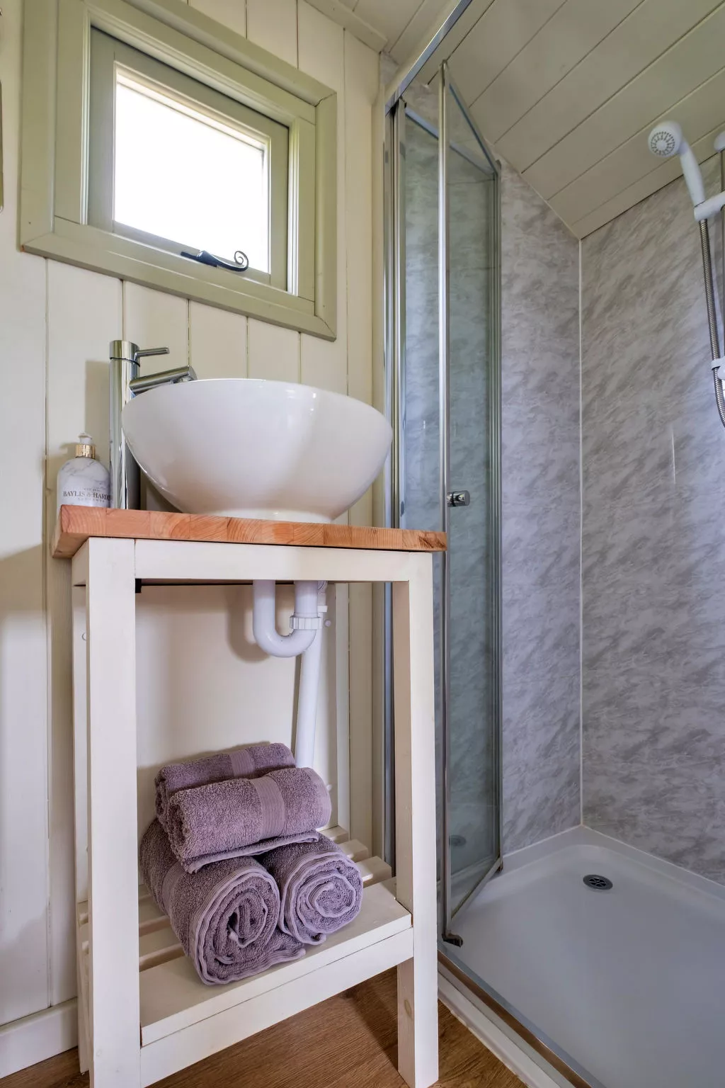 Hay and Hedgerow Glamping-Dedans