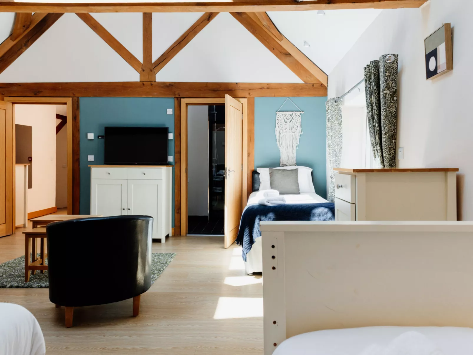 The Welsh Barn-Dedans