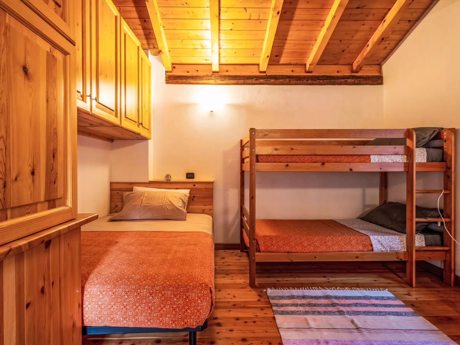 Val di Mello Mountain Flat-Inside