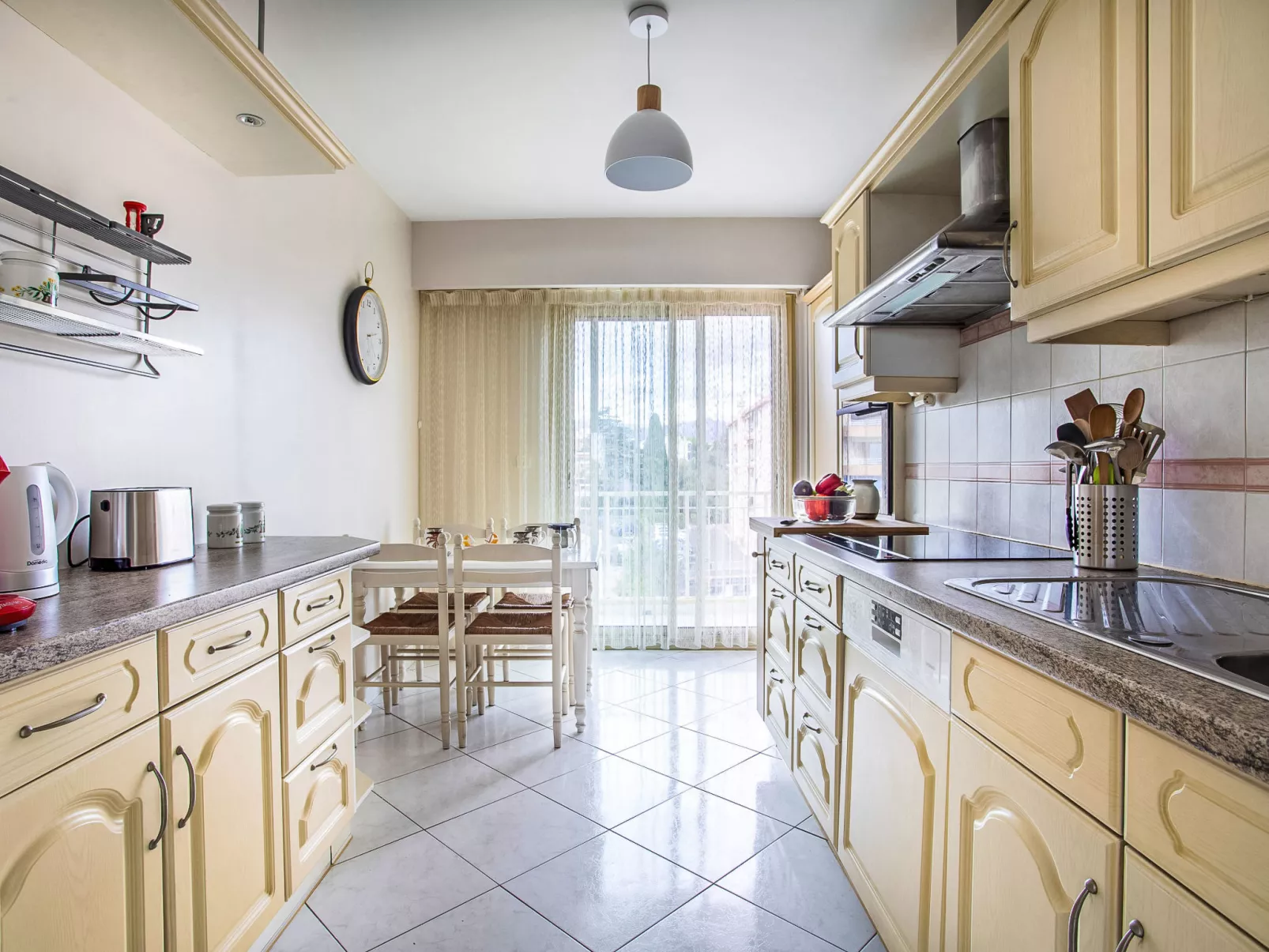 Azur Paradis-Drinnen