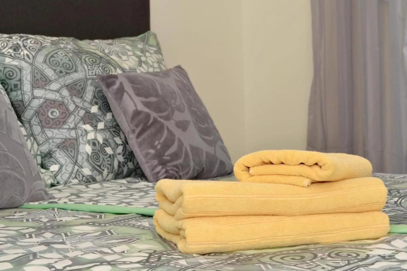 Apartment Sunshine Trogir - Three Bedroom Apartment with Balcony-Chambre