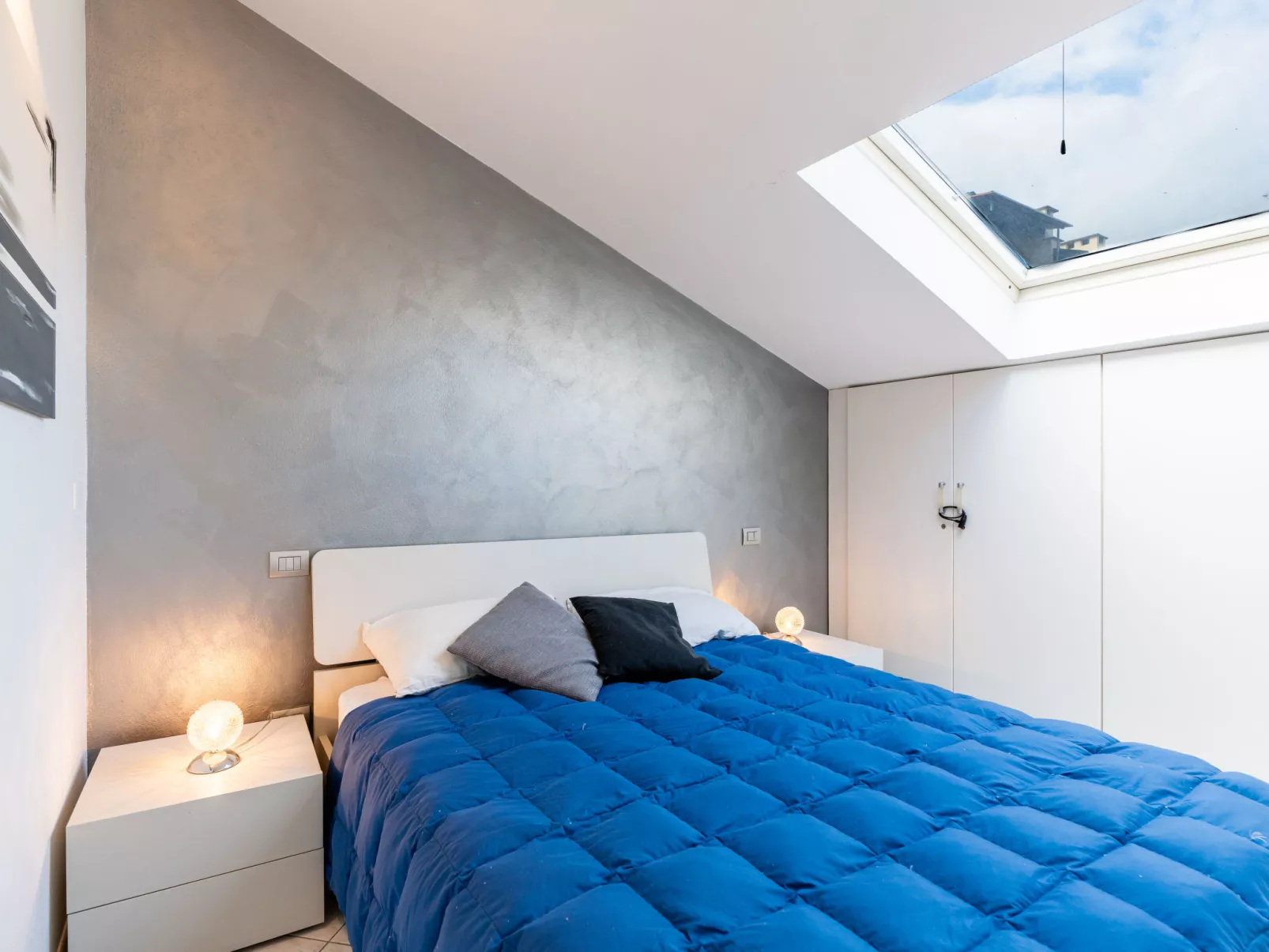 By Center and Sea-Drinnen