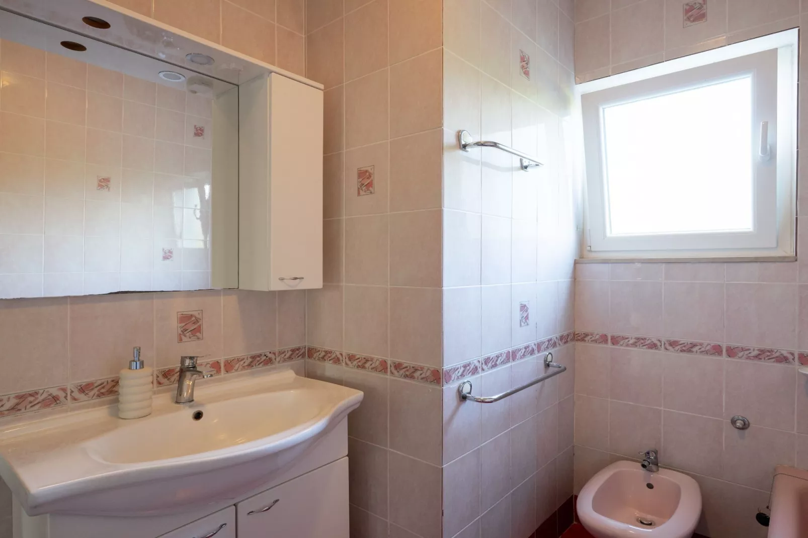 Three-Bedroom House-Salle de bain