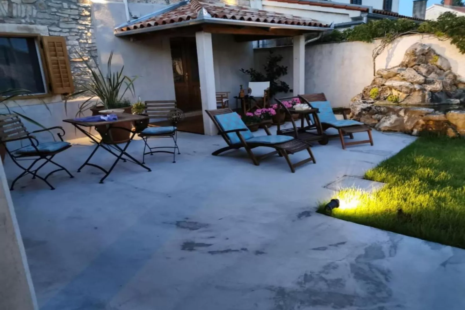 Two bedroom apartment ( Second floor) -(A2)-Im Freien