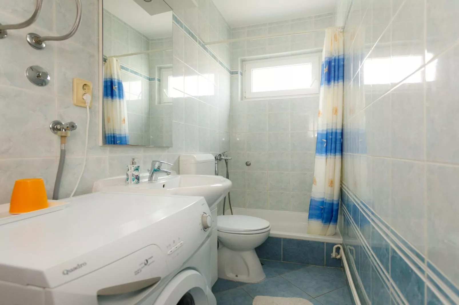 Charming and Tranquil Krk Center Apartment - One Bedroom Apartment with  Balcony-Badezimmer