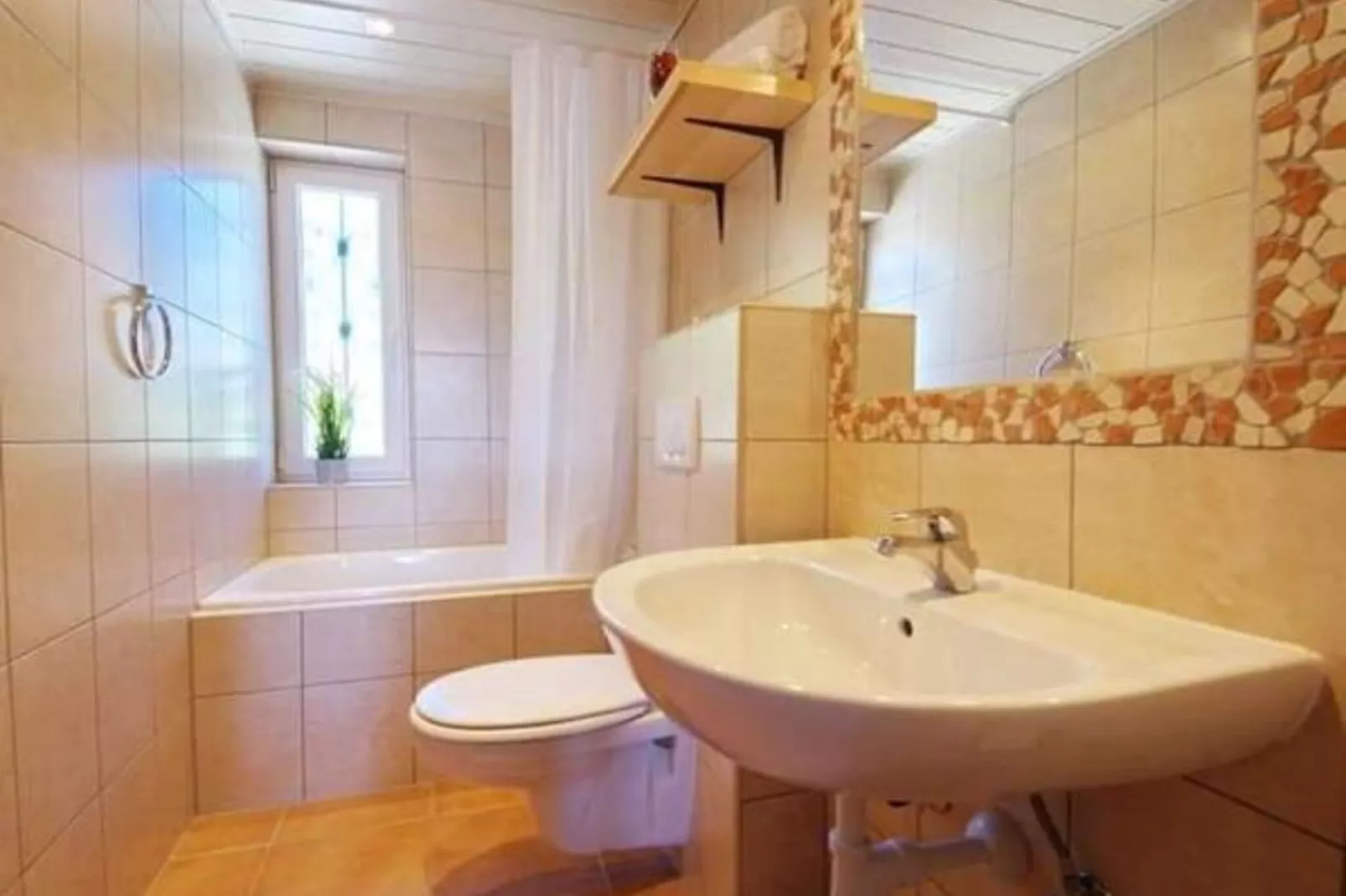Two-Bedroom Apartment (Lavanda)-Bathroom
