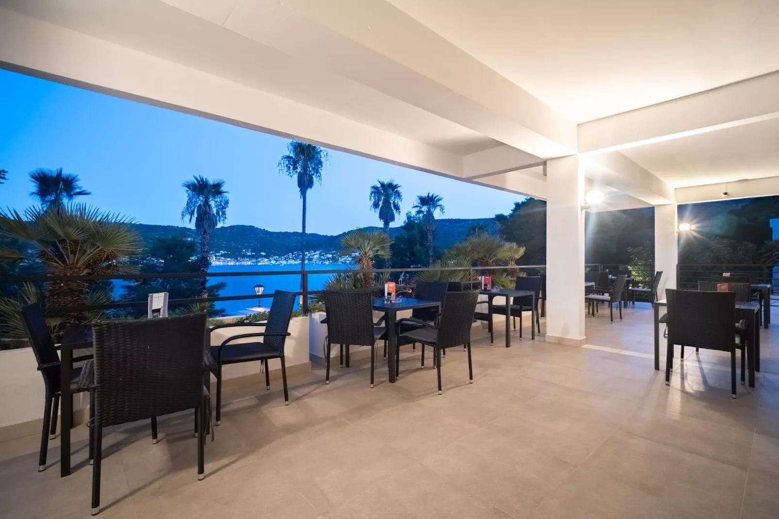 Hotel Issa - Quadruple Room Sea View-Indoor