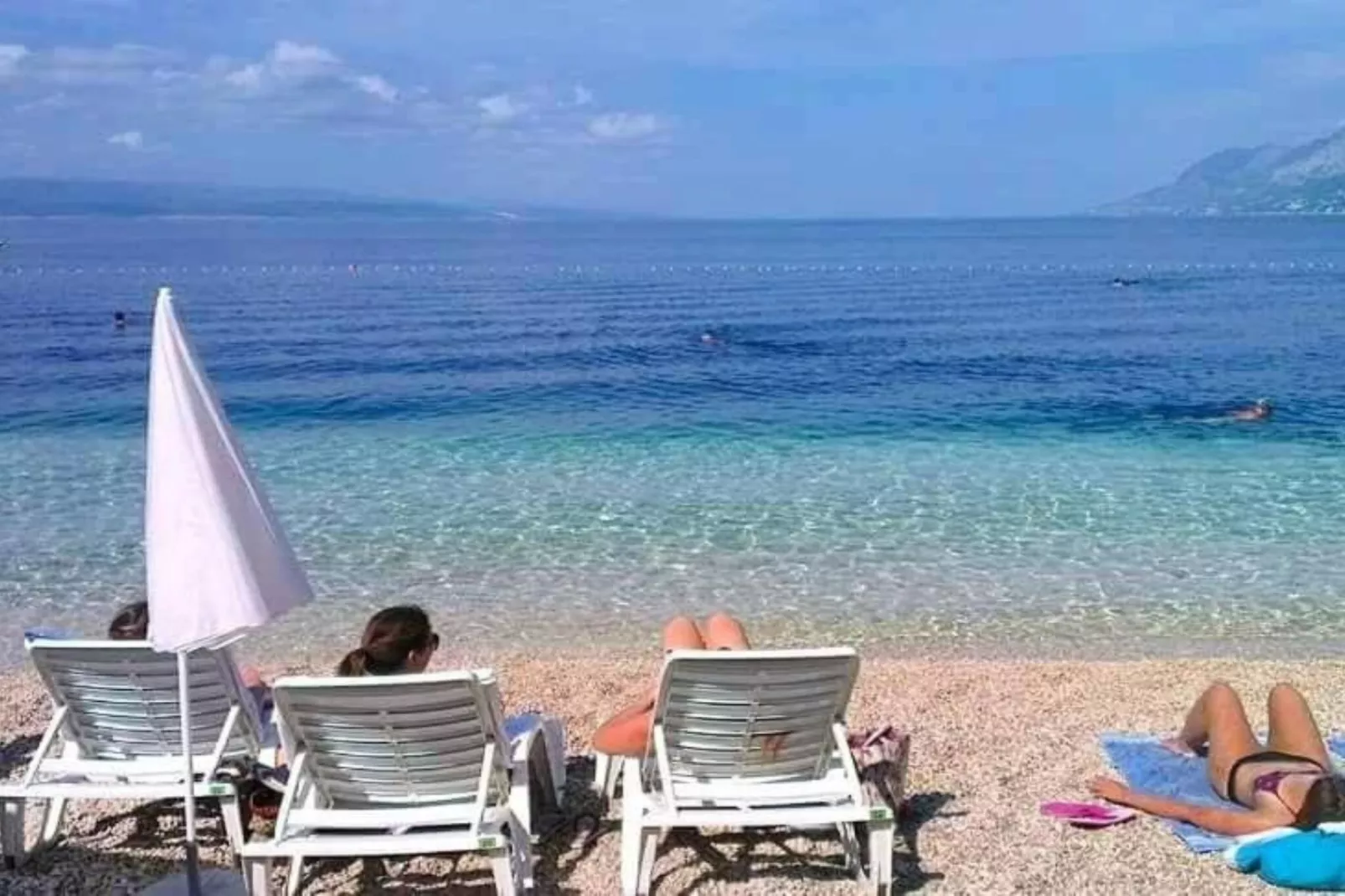 Peaceful Apartments With Style - Classsic Two Bedroom Apartment-Outdoor