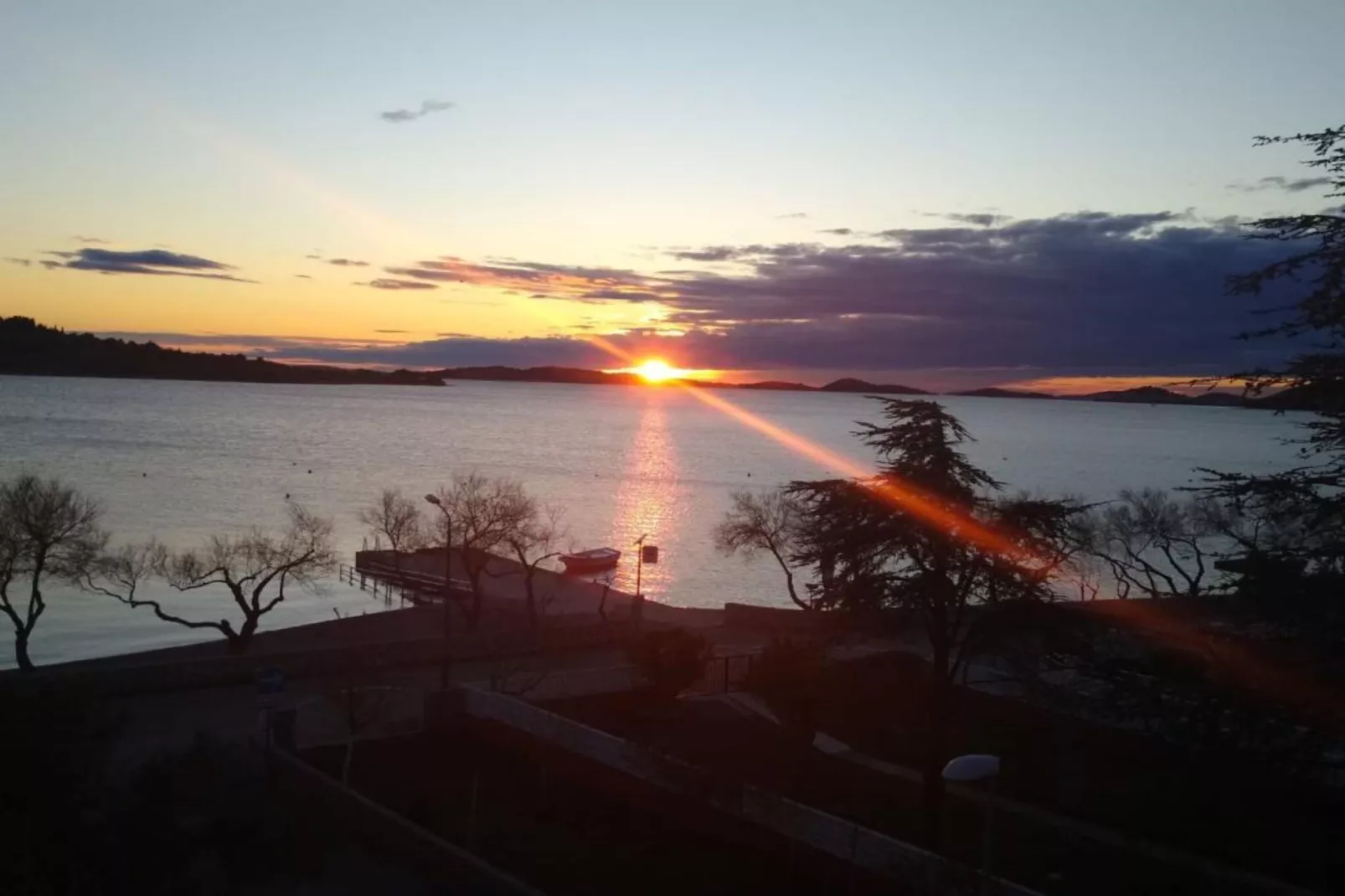 Modern Beachfront Apartments near Šibenik - Classic  Studio Apartment with Balcony and Sea View-Im Freien