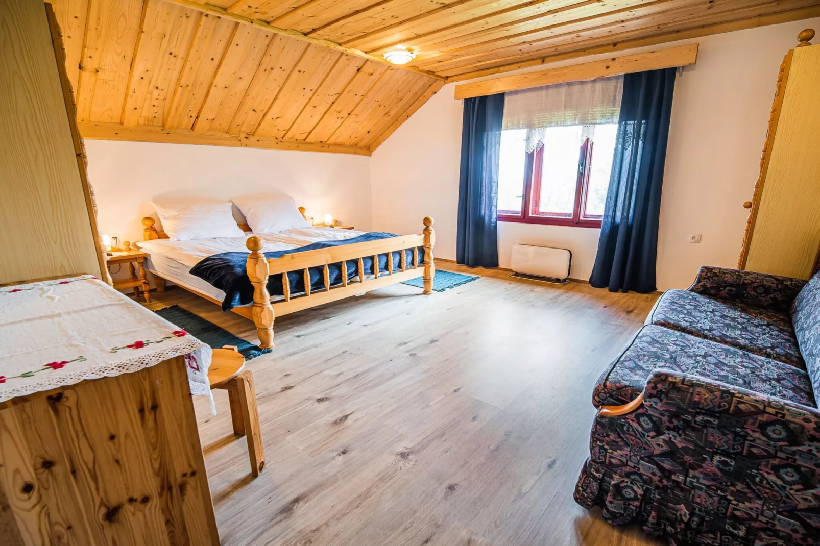 Bloomfield Retreat Country House with Sauna - Three Bedroom Country House-Schlafzimmer