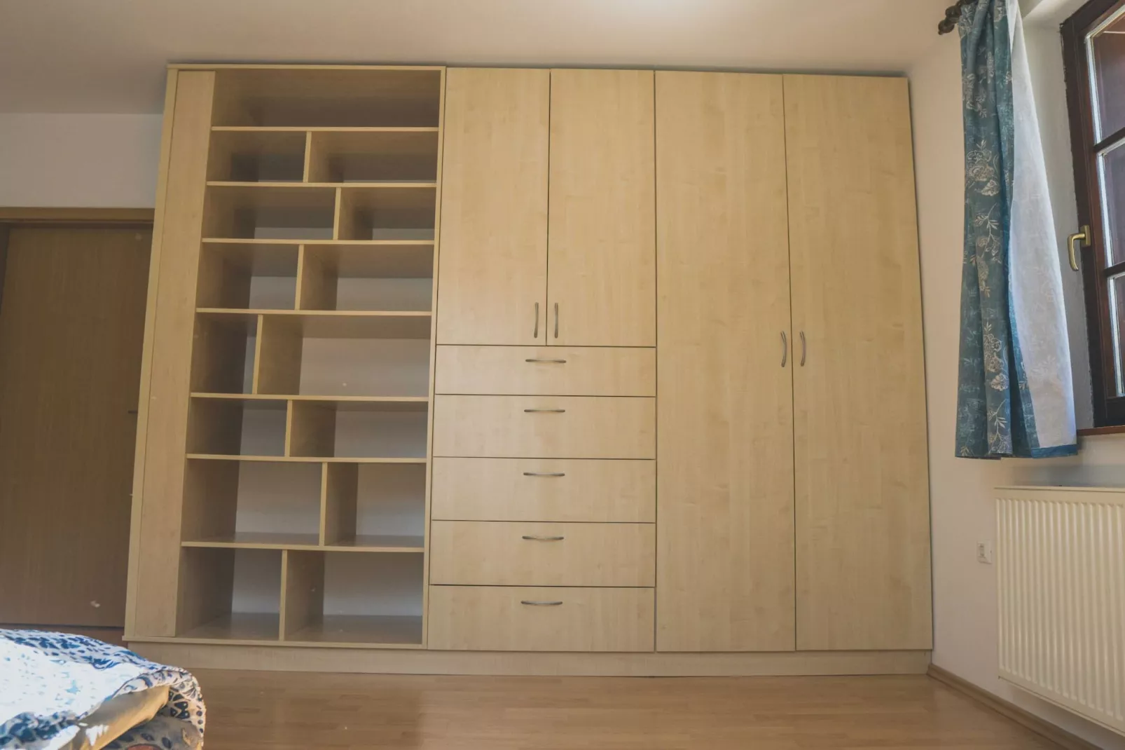 Comfortable Apartment with Mountain View - One Bedroom Apartment-Schlafzimmer