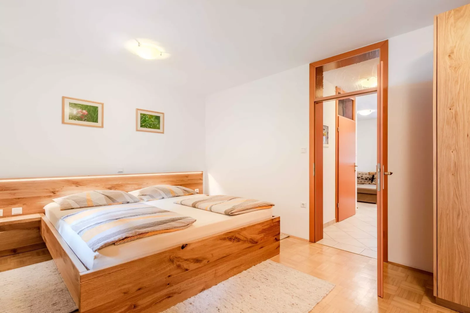 Log pod Mangartom Amazing Apartment with Balcony - One Bedroom Apartment with Balcony-Schlafzimmer