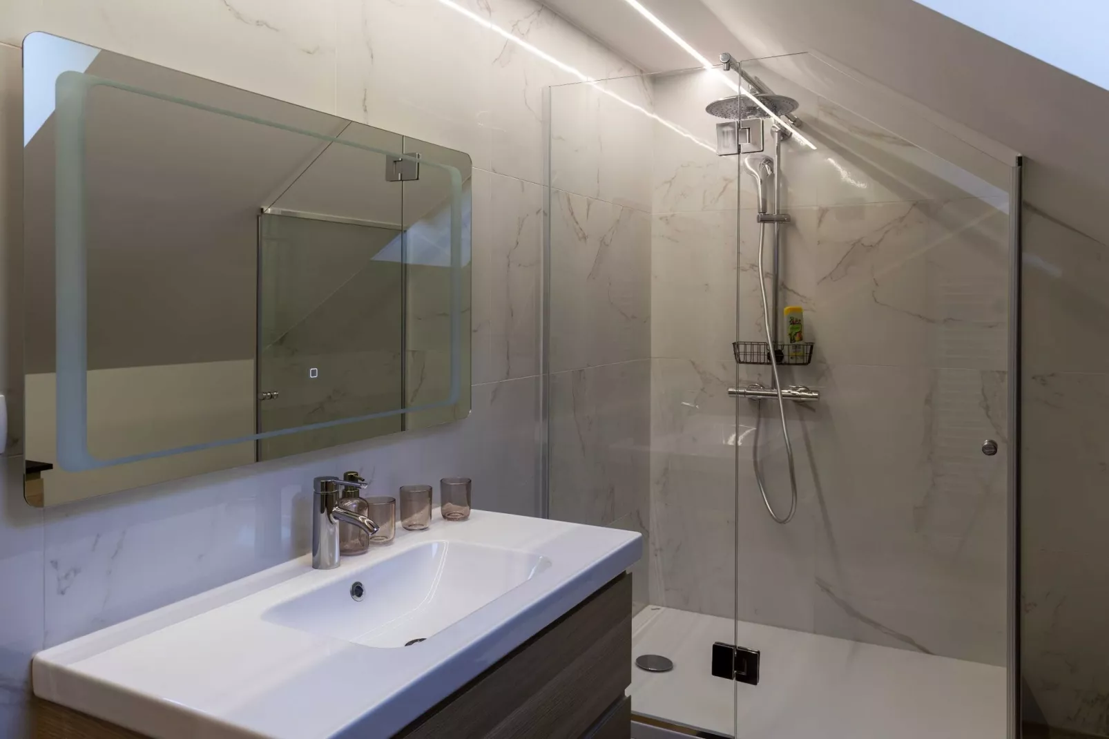 Mountain View Villa with Sauna and Hot-Tub - Three Bedroom Villa with Sauna and Hot-Tub-Badezimmer