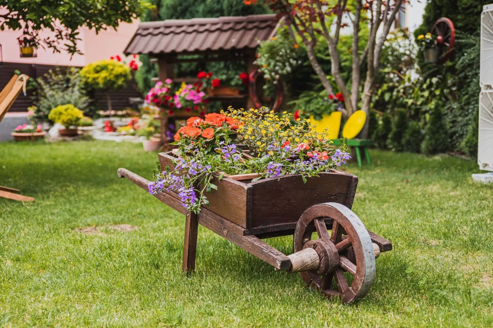 Enchanting Rural Apartment with Terrace - Studio Apartment with Terrace-Gardens in summer