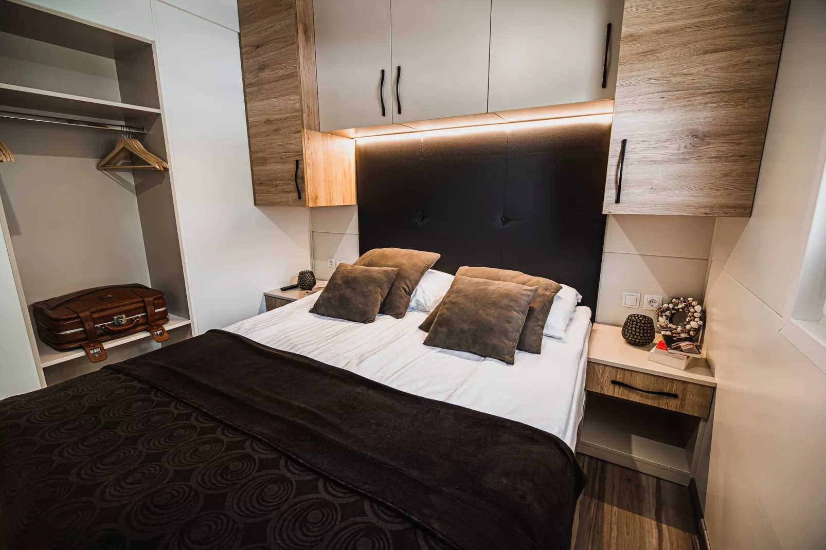 Lake Serenity Premium Mobile Homes with Thermal Riviera Tickets - Three Bedroom Mobile Home 15\/028 - Chambre