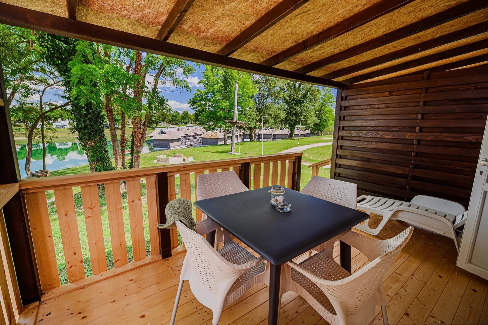 Waterside Retreat Mobile Homes with Thermal Riviera Tickets - One Bedroom Mobile Home with Lake View  (owner 5)-Terrasse