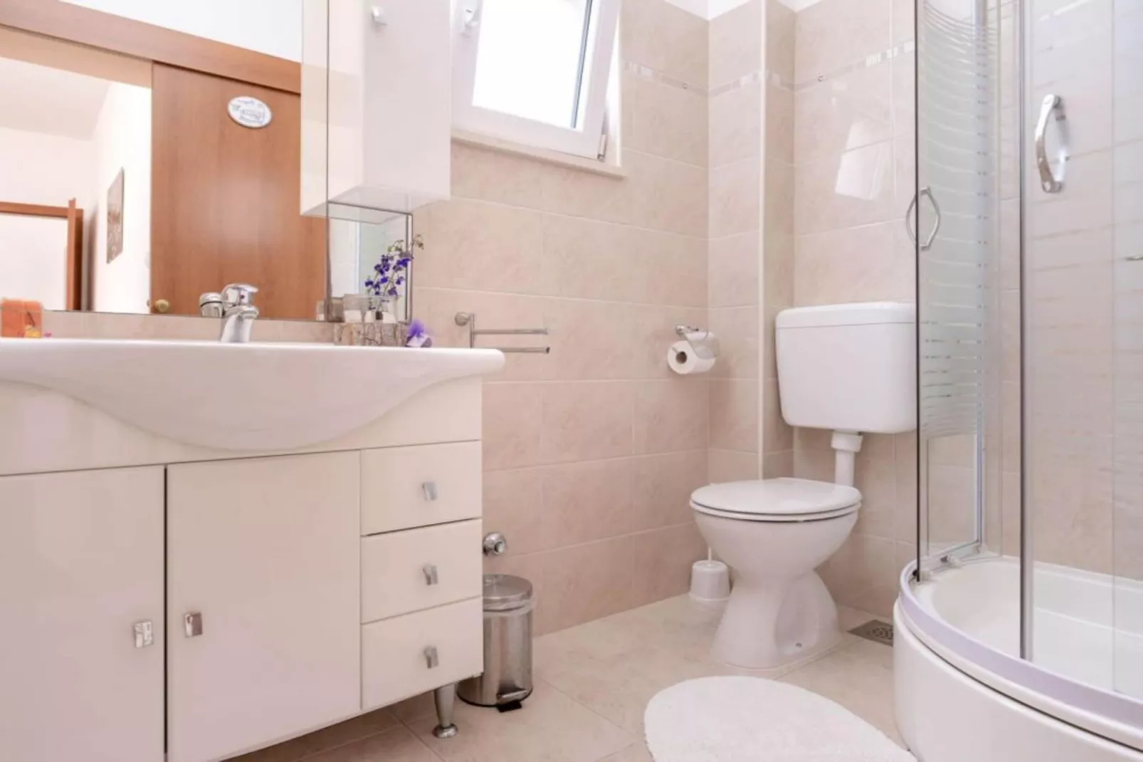 One Bedroom Luxury Apartment with Balcony and Sea View  1-Badezimmer