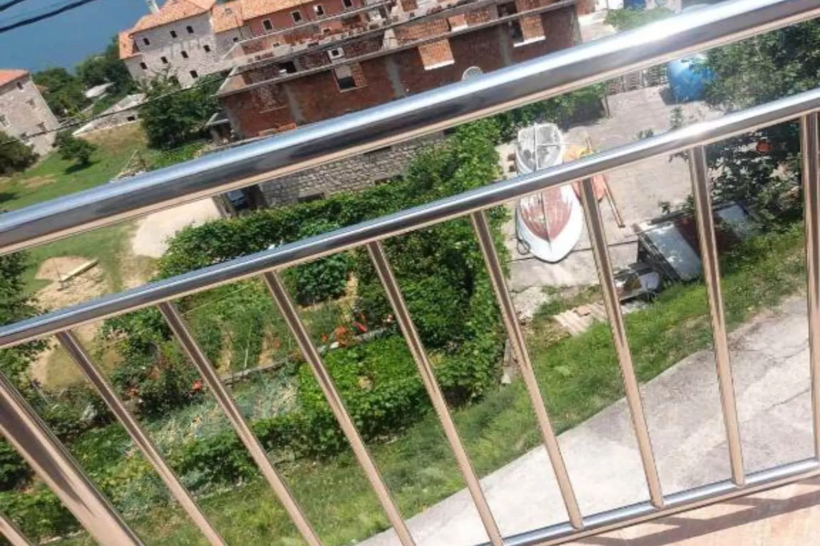 Deluxe City Escape with Modern Comforts & Garage - Double Room-Im Freien