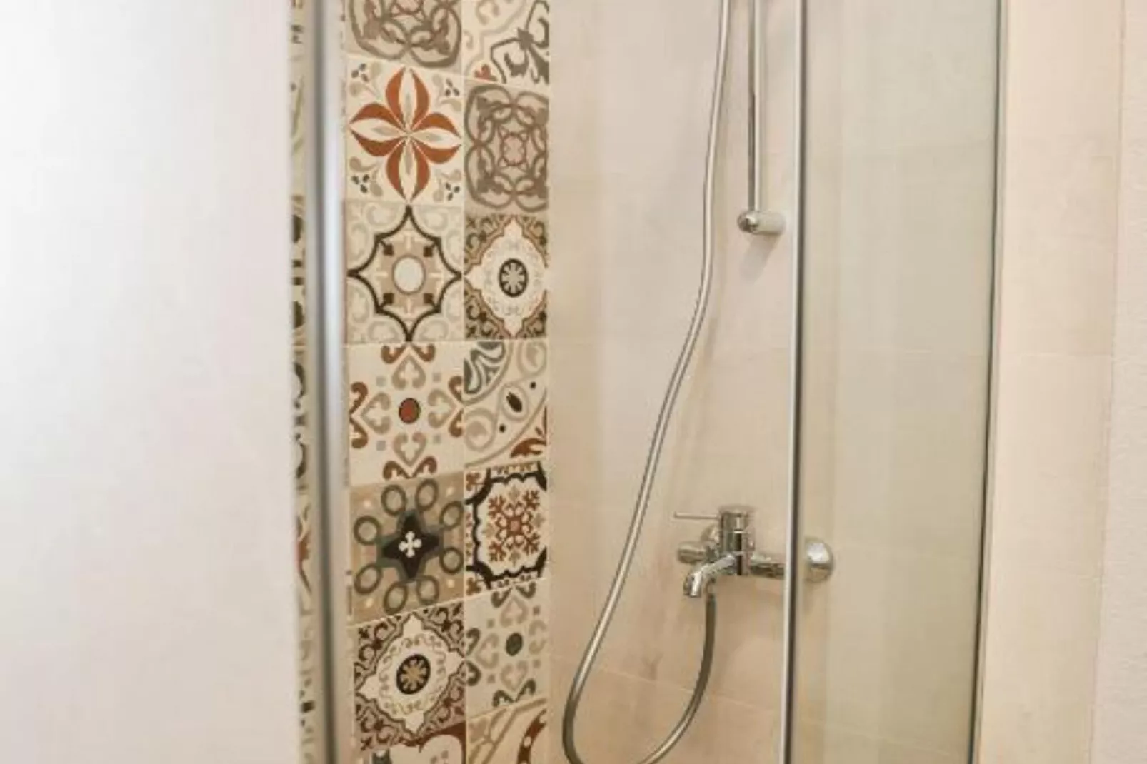 Stylish Apartment with Modern Elegance in Herceg Novi Area - Deluxe One Bedroom Apartment with Balcony-Badezimmer