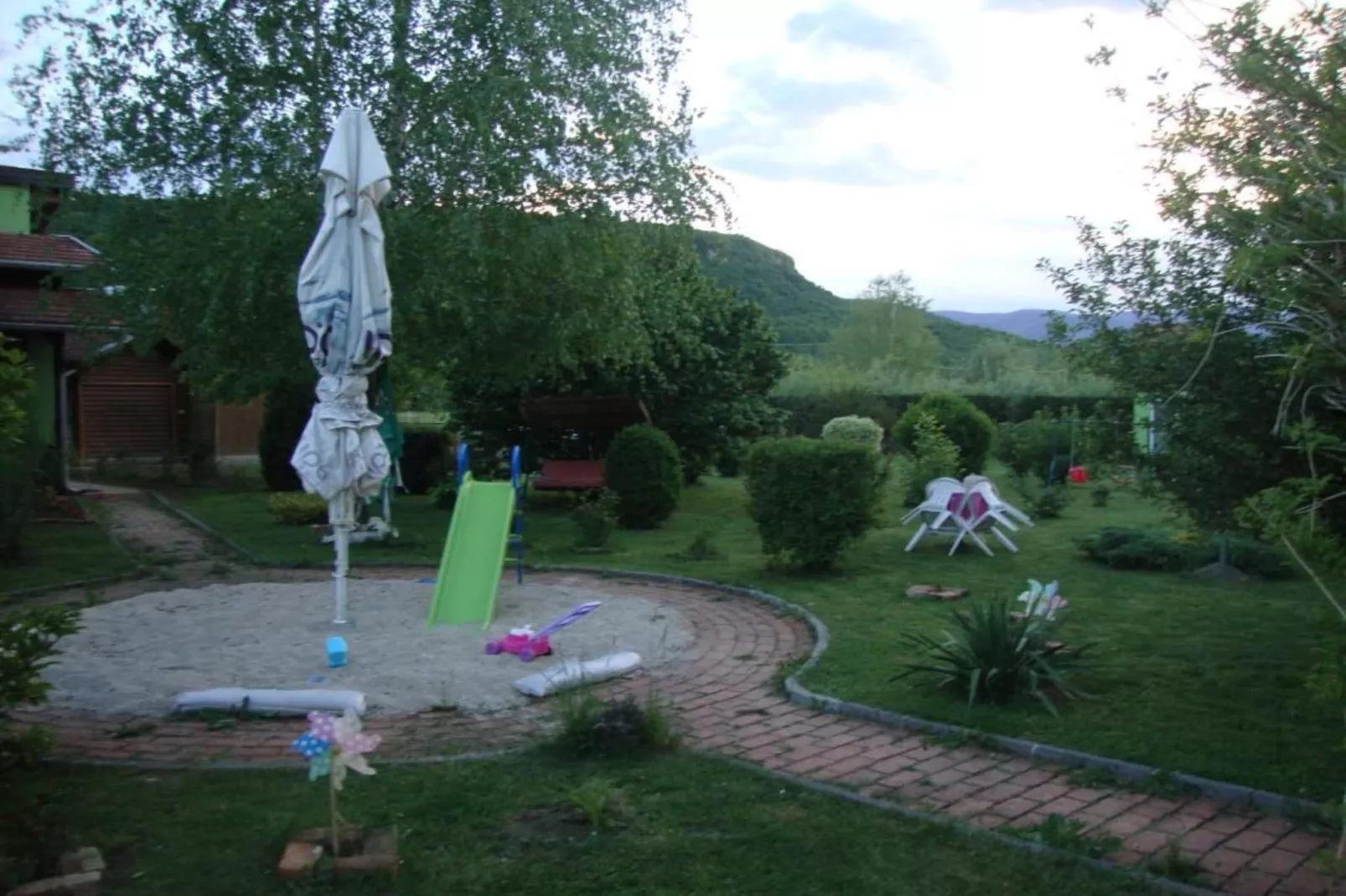 Four bedroom home with river view-Garten Sommer