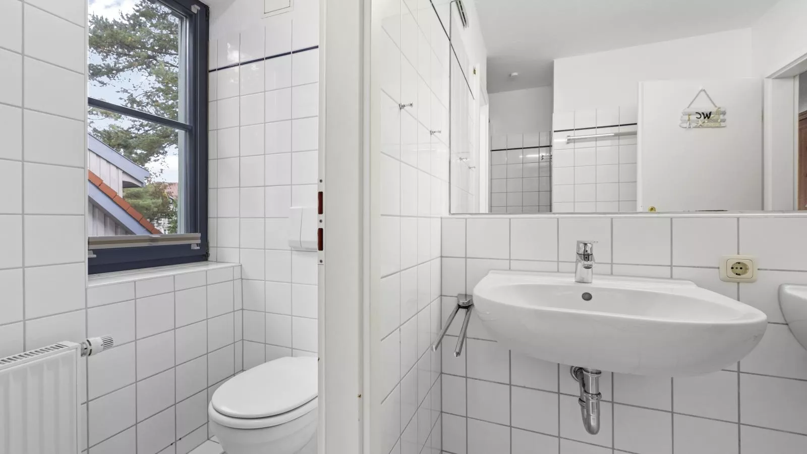 Papillon 11-5-Bathroom