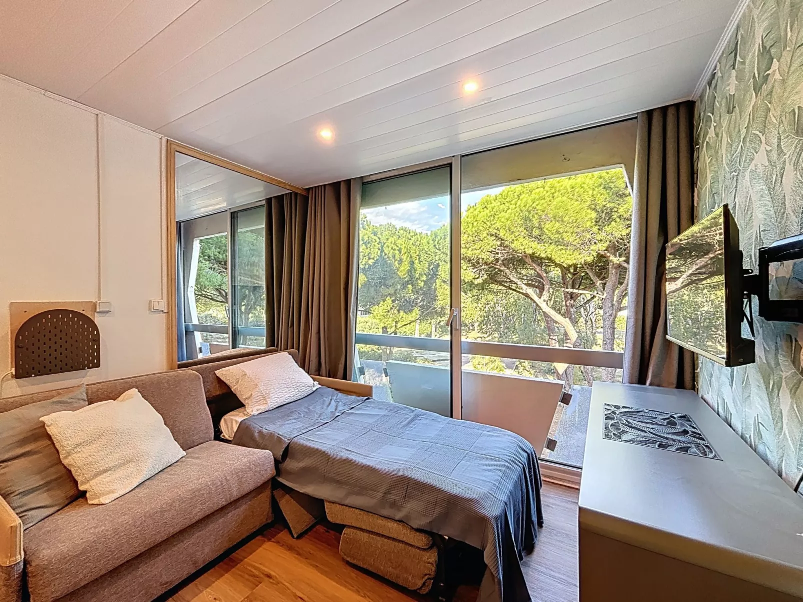 Le Saint Clair-Inside