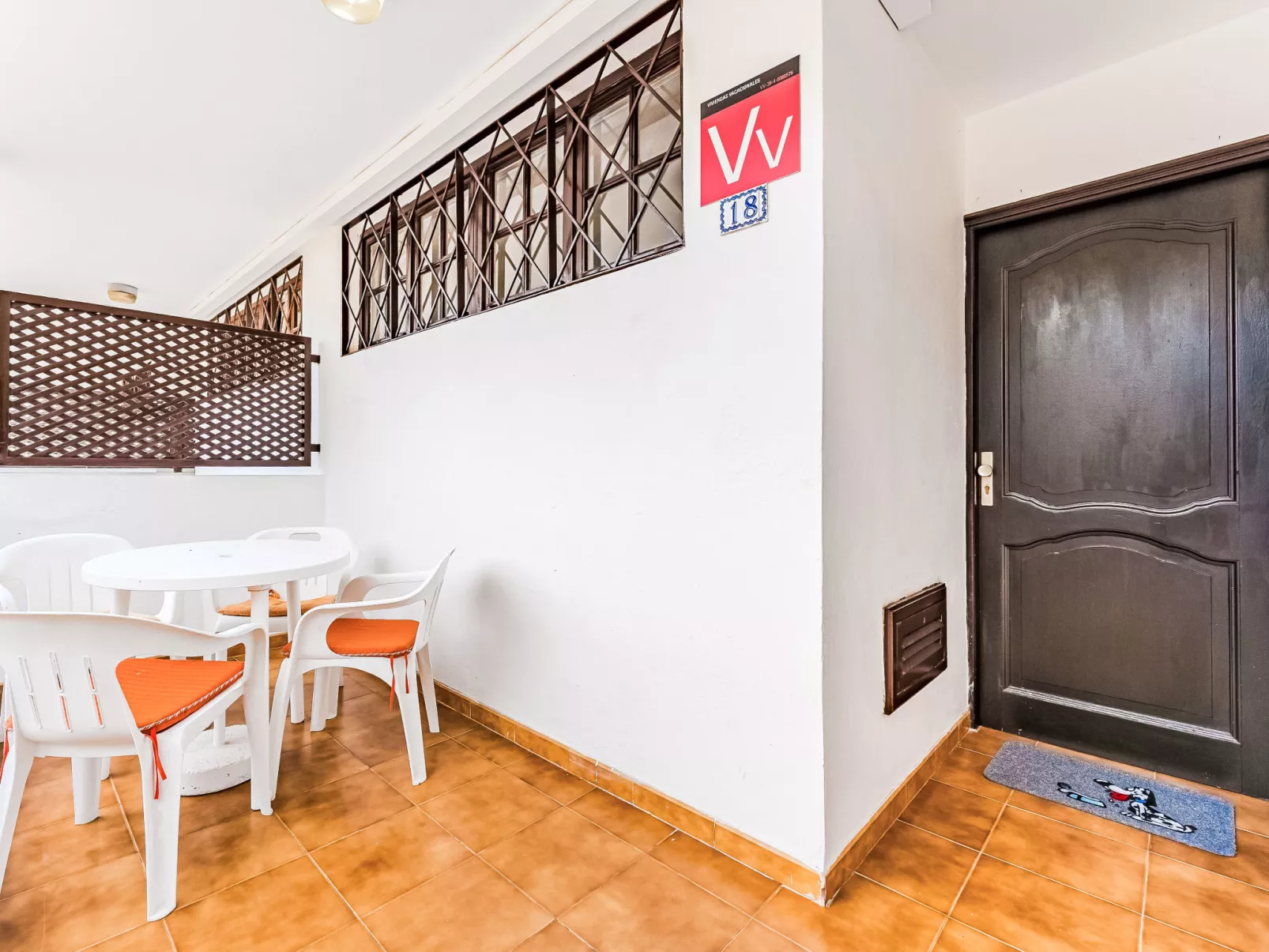 Blue Neptuno-Outside