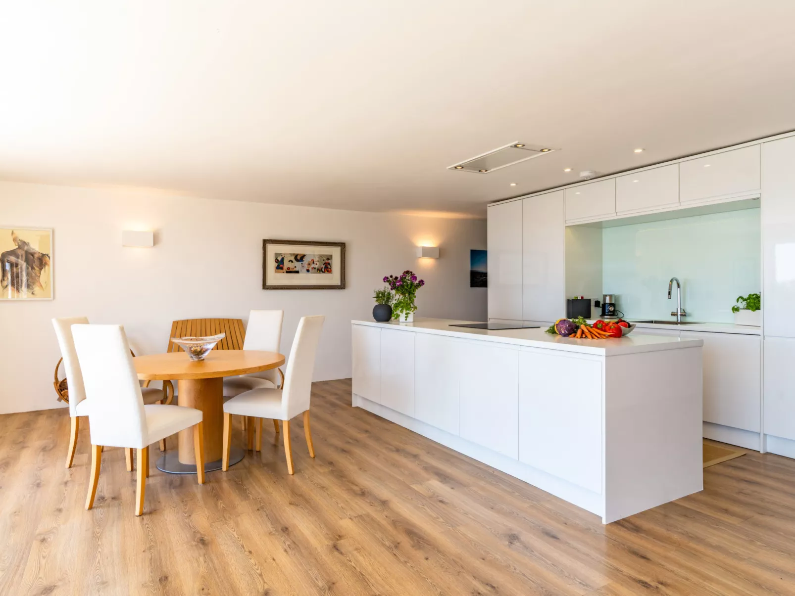 Avalon Sea Views-Dedans