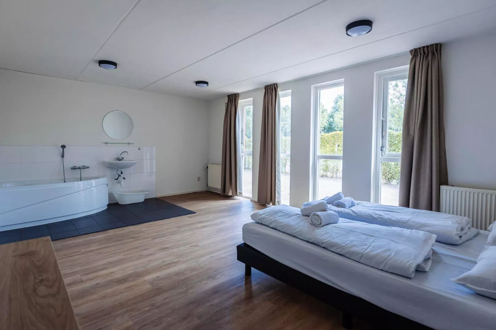 16 - Persons Family bungalow-Chambre