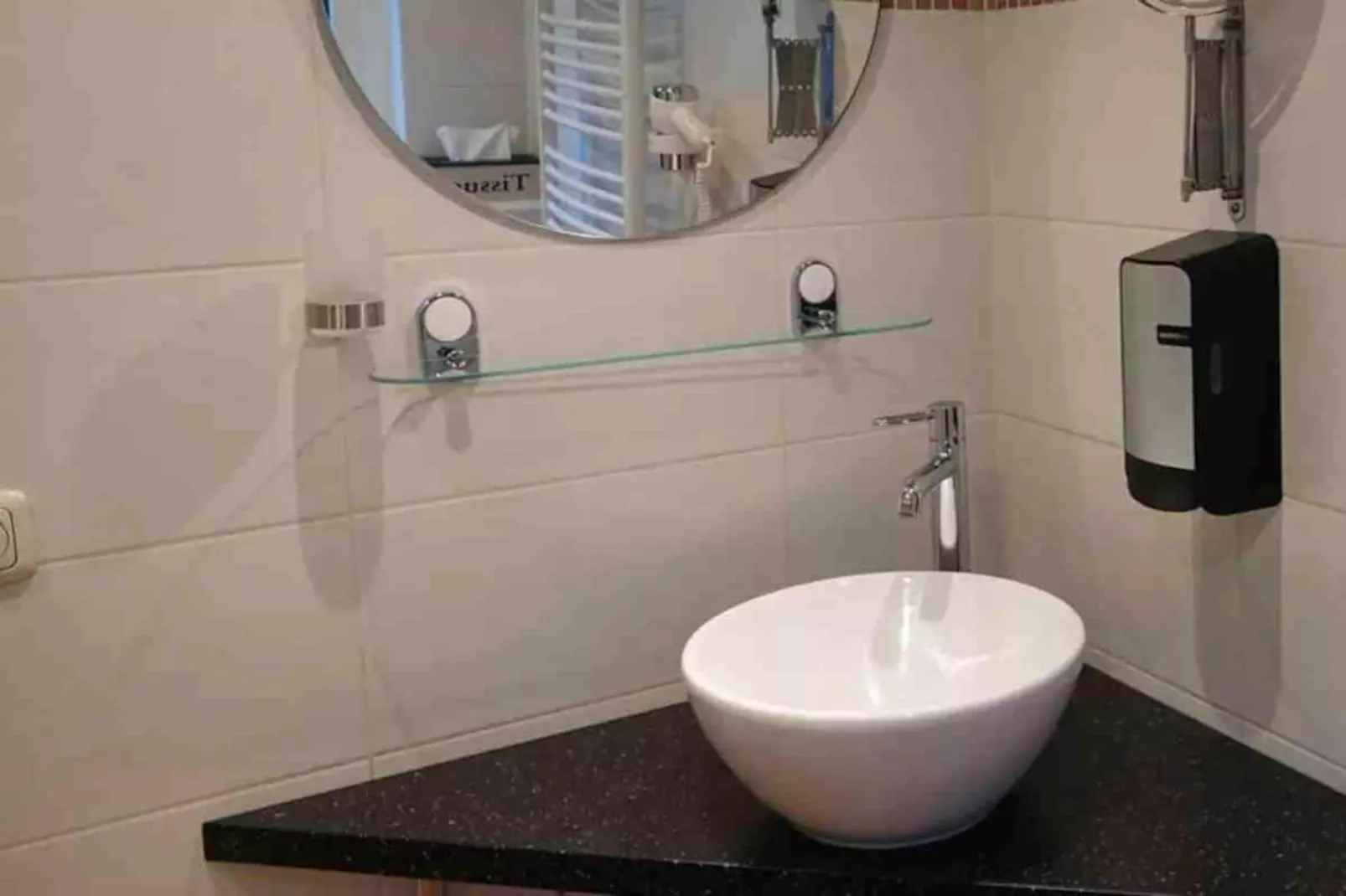 6 - Person Forest Pet & Family Bungalow-Badezimmer